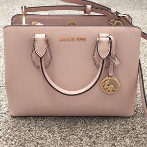 Light pink Michael kors handbag like new for sale